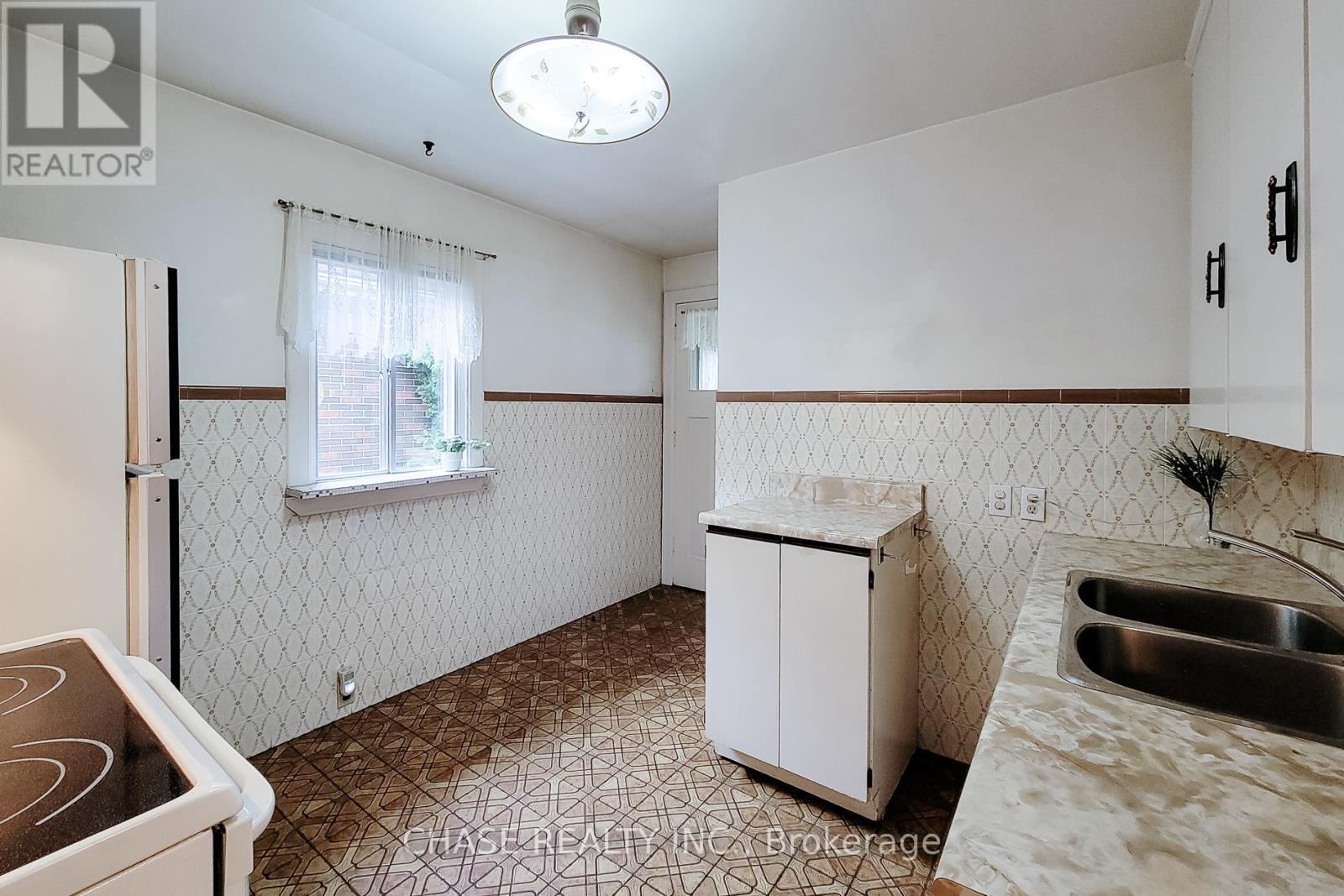 187 PARADISE ROAD N - 34