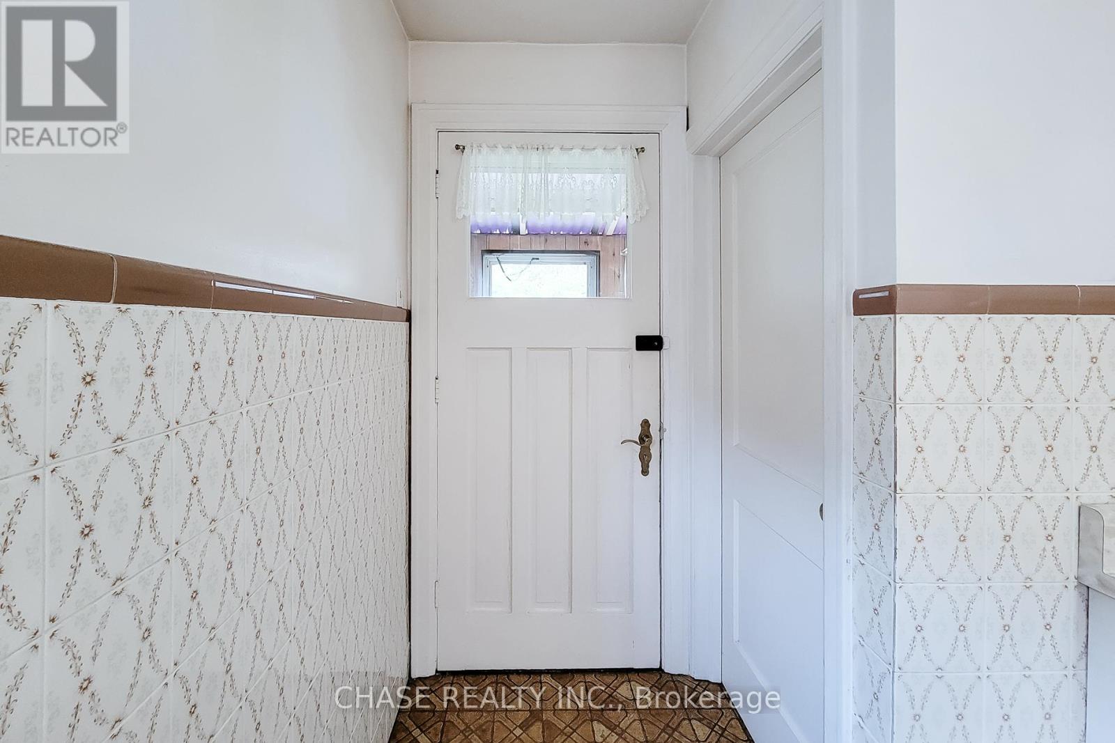187 PARADISE ROAD N - 35