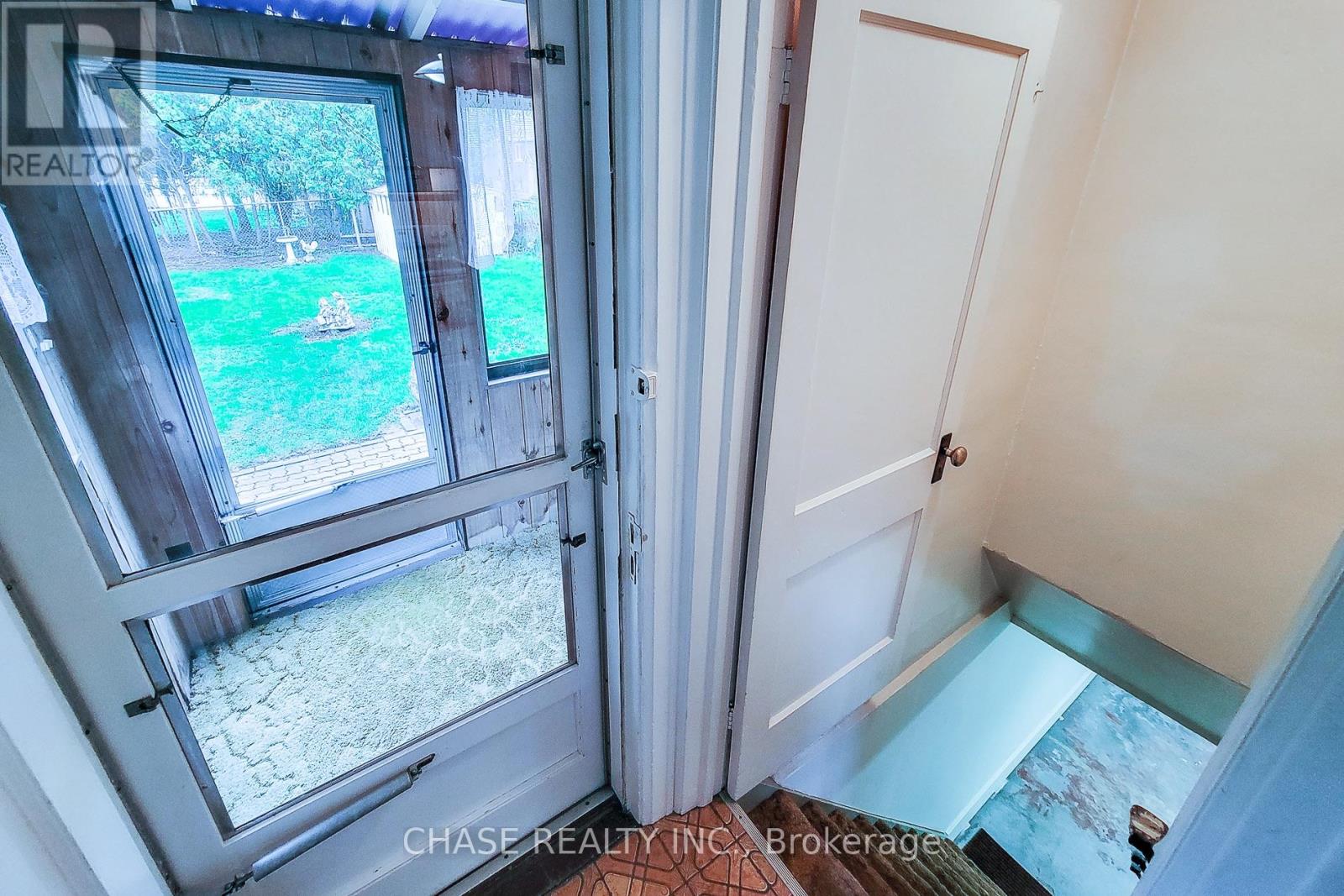 187 PARADISE ROAD N - 36