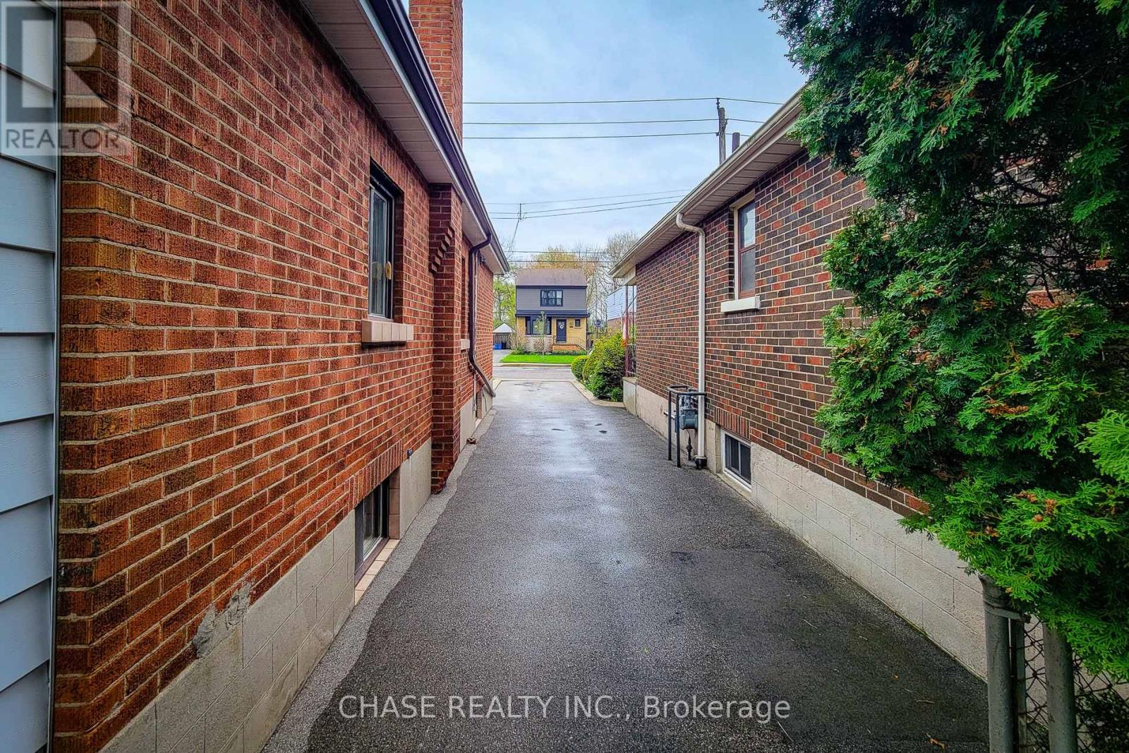 187 PARADISE ROAD N - 4