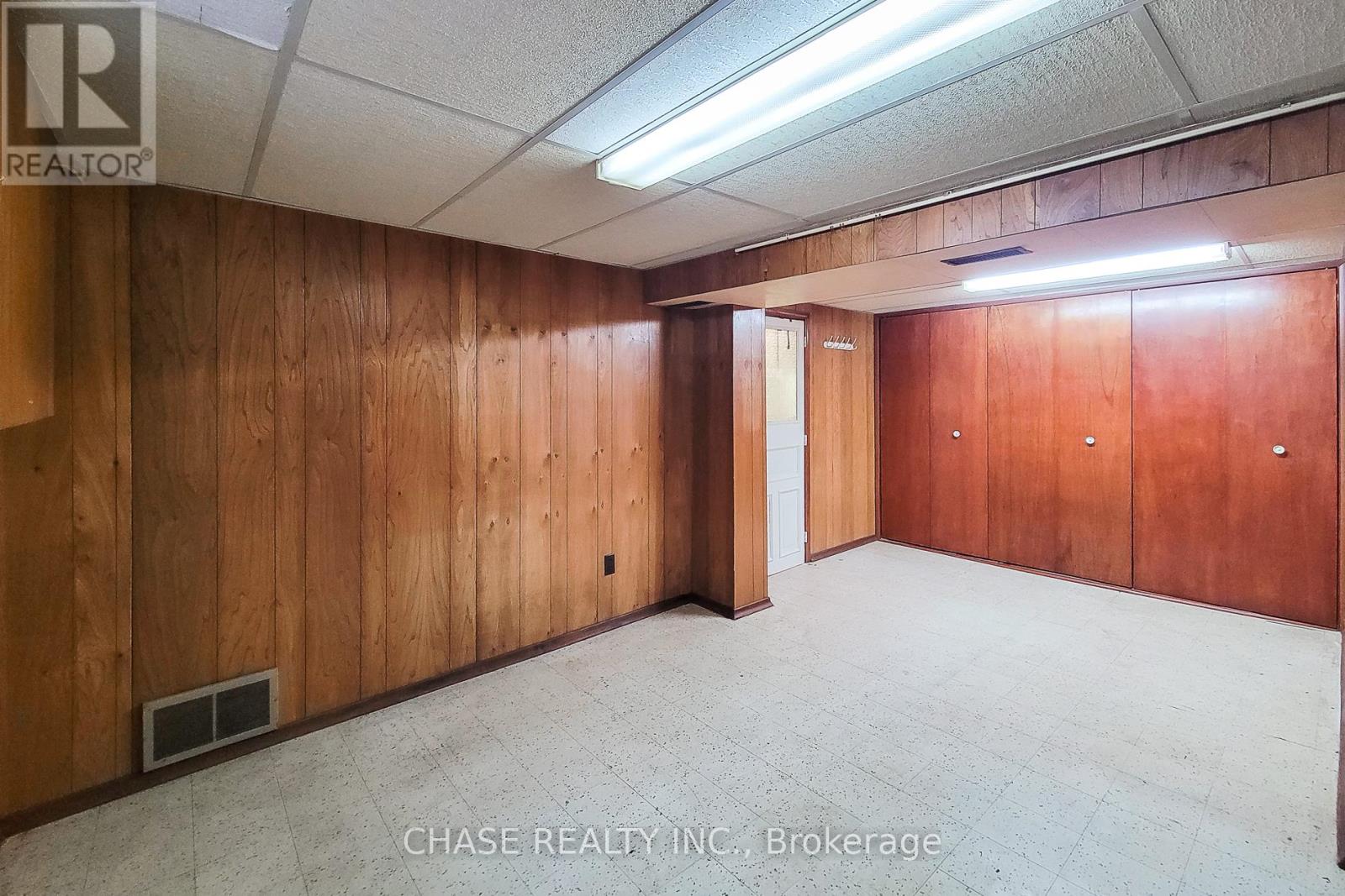 187 PARADISE ROAD N - 43