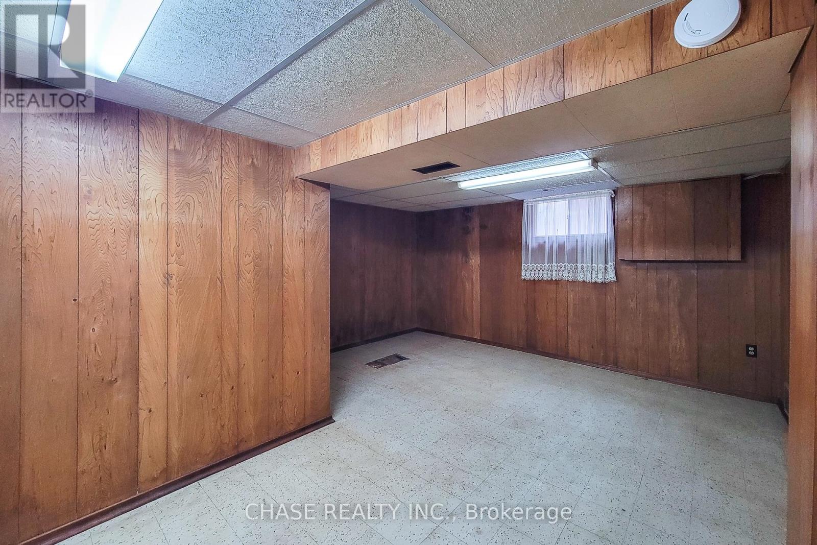 187 PARADISE ROAD N - 44