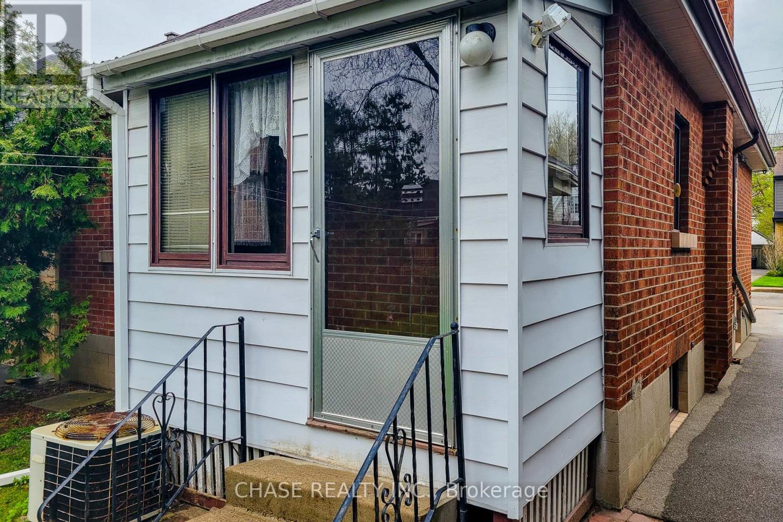 187 PARADISE ROAD N - 7