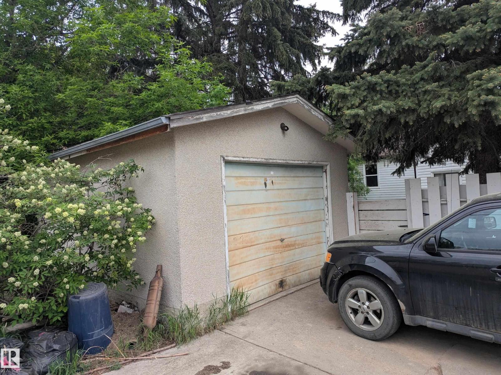 10650 76 AV NW - 6