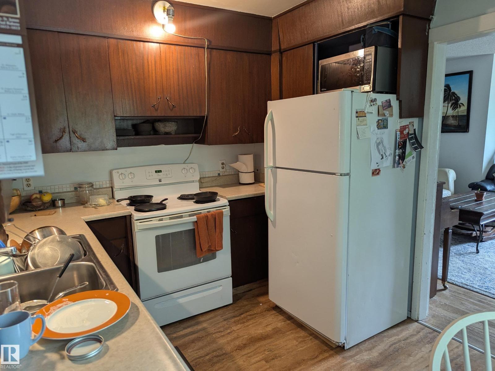 10650 76 AV NW - 8