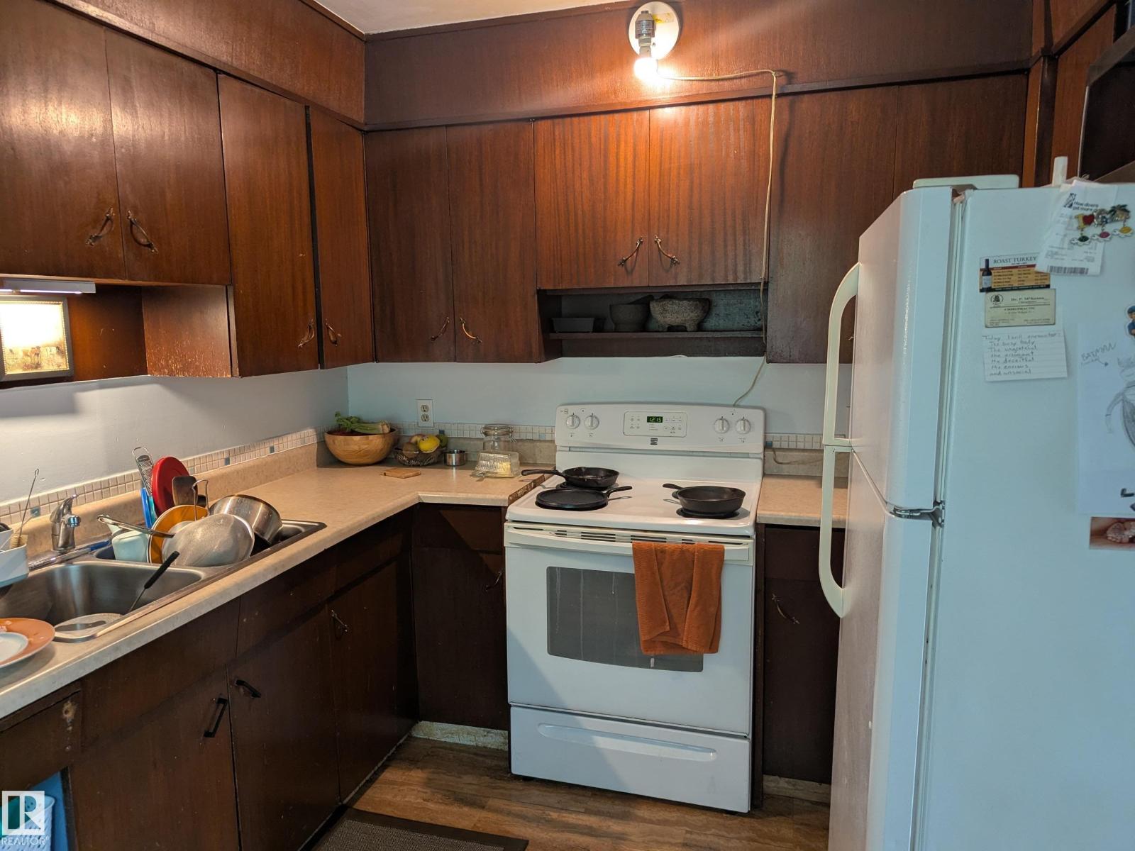 10650 76 AV NW - 9