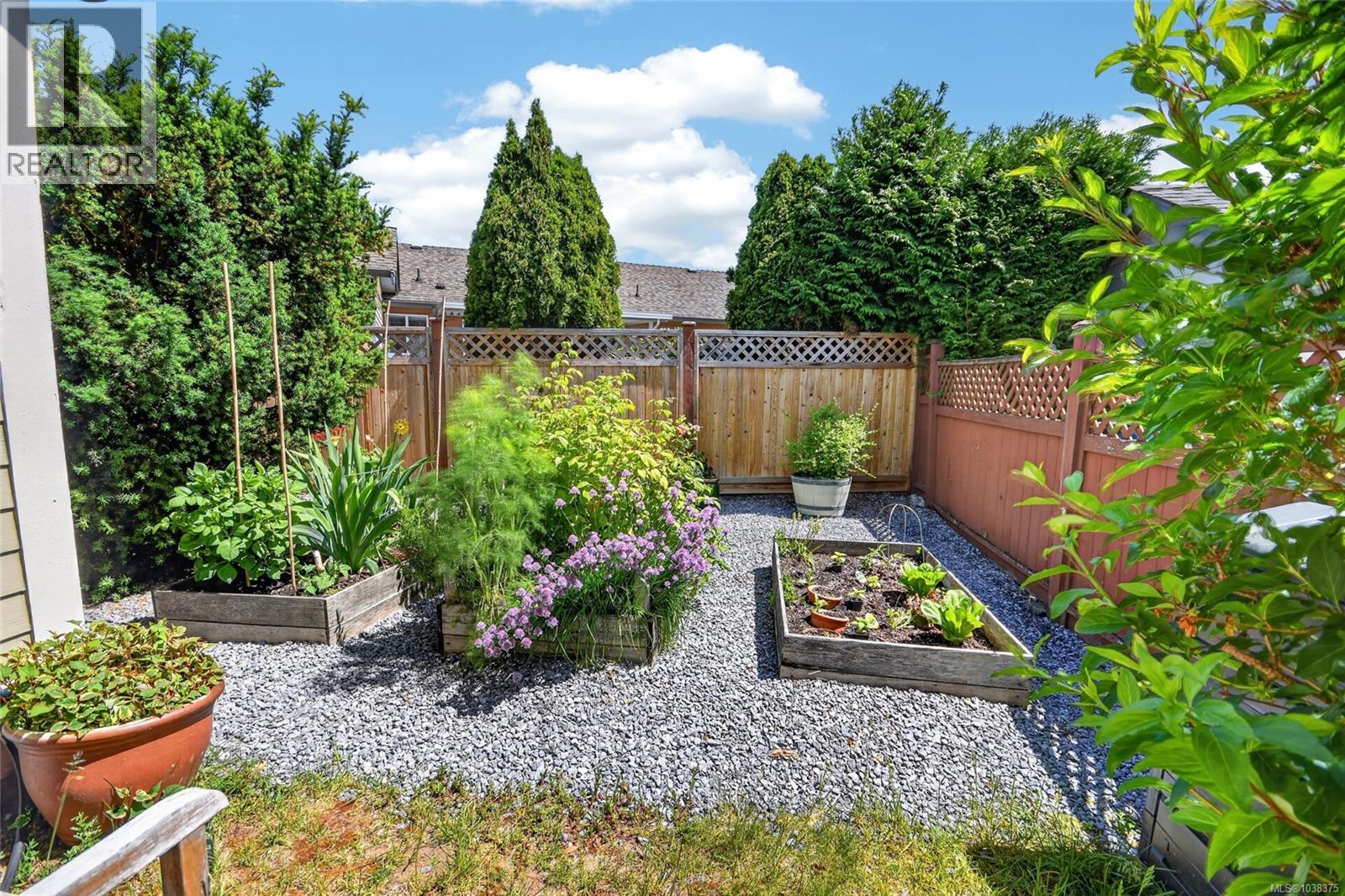3838 Mimosa Dr - 23