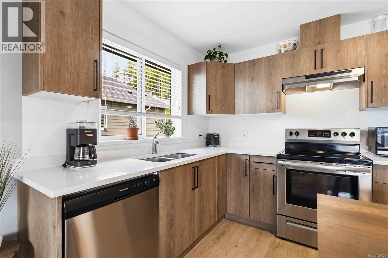 3567 Grenadier Rd - 33