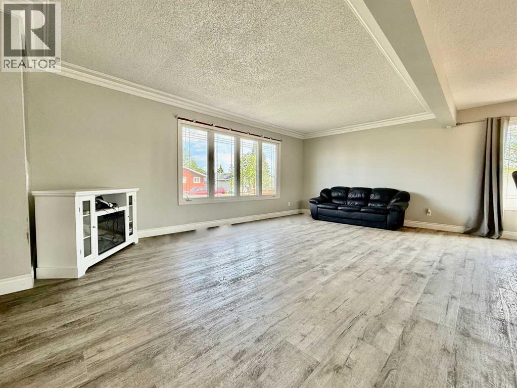 100 Silica Place, Fort McMurray
