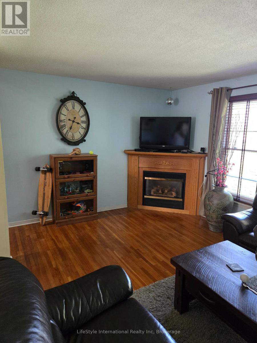 #16 201 SILVERCREEK PARKWAY N - 12