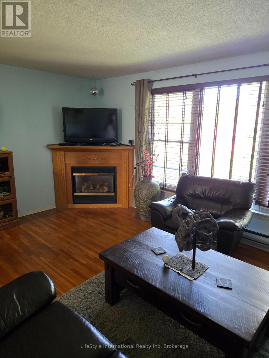 #16 201 SILVERCREEK PARKWAY N - 13