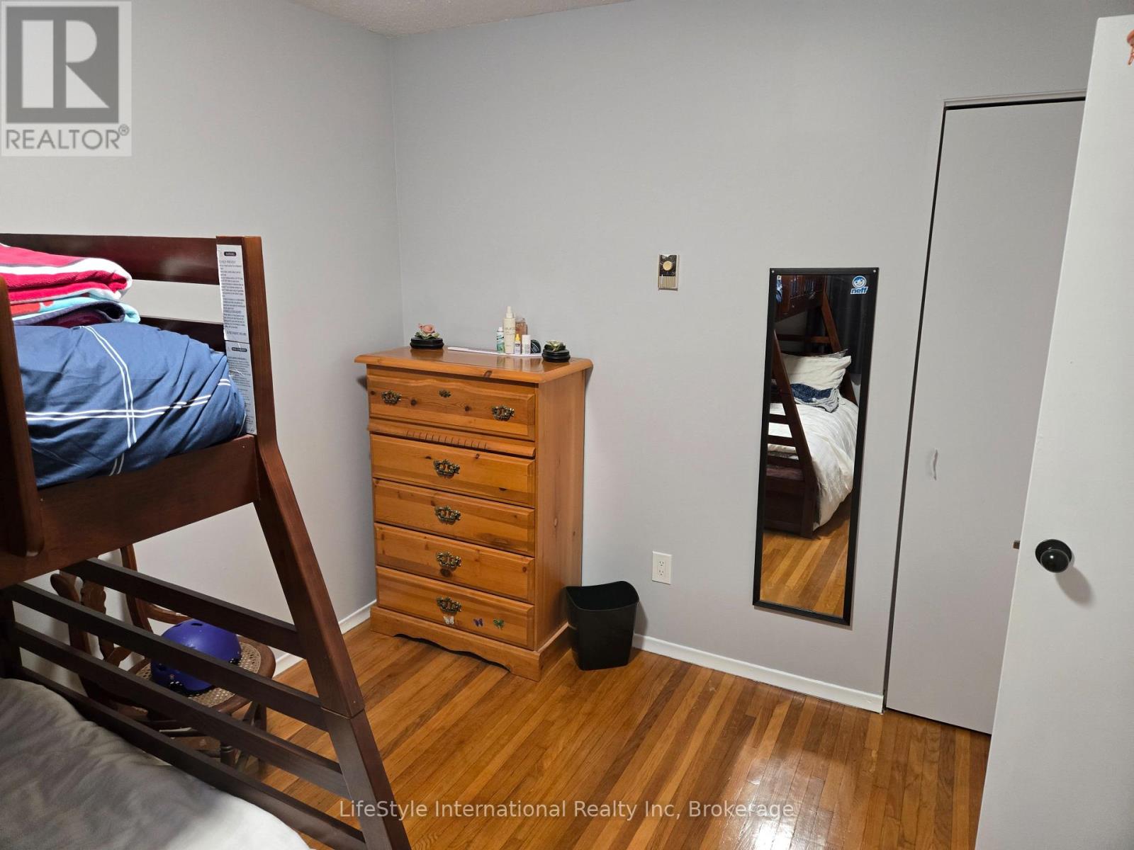 #16 201 SILVERCREEK PARKWAY N - 19