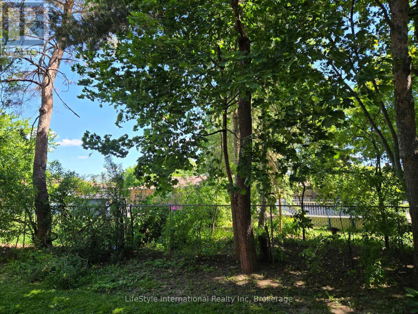#16 201 SILVERCREEK PARKWAY N - 30