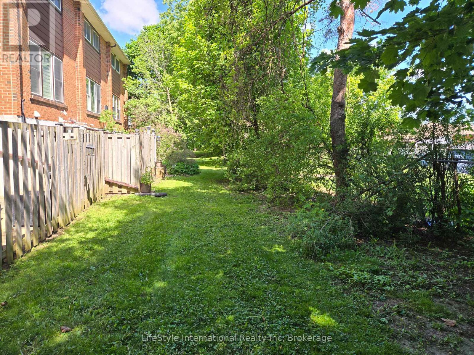 #16 201 SILVERCREEK PARKWAY N - 32
