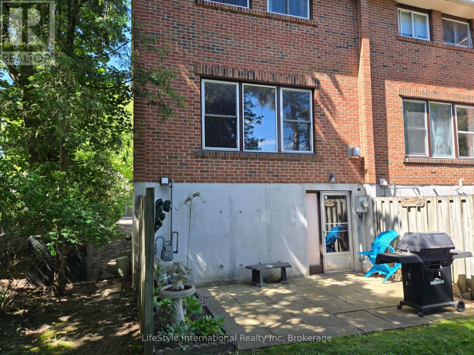 #16 201 SILVERCREEK PARKWAY N - 31