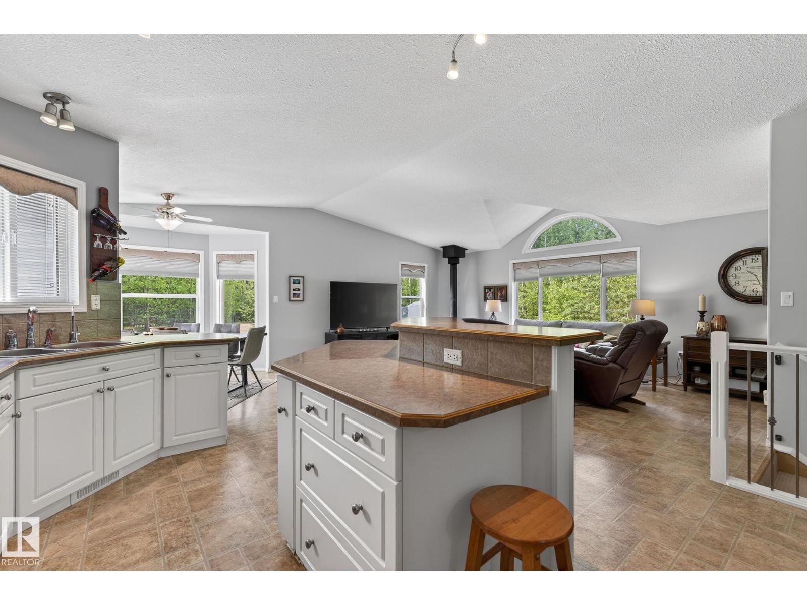 3602 53 AV — photo 9