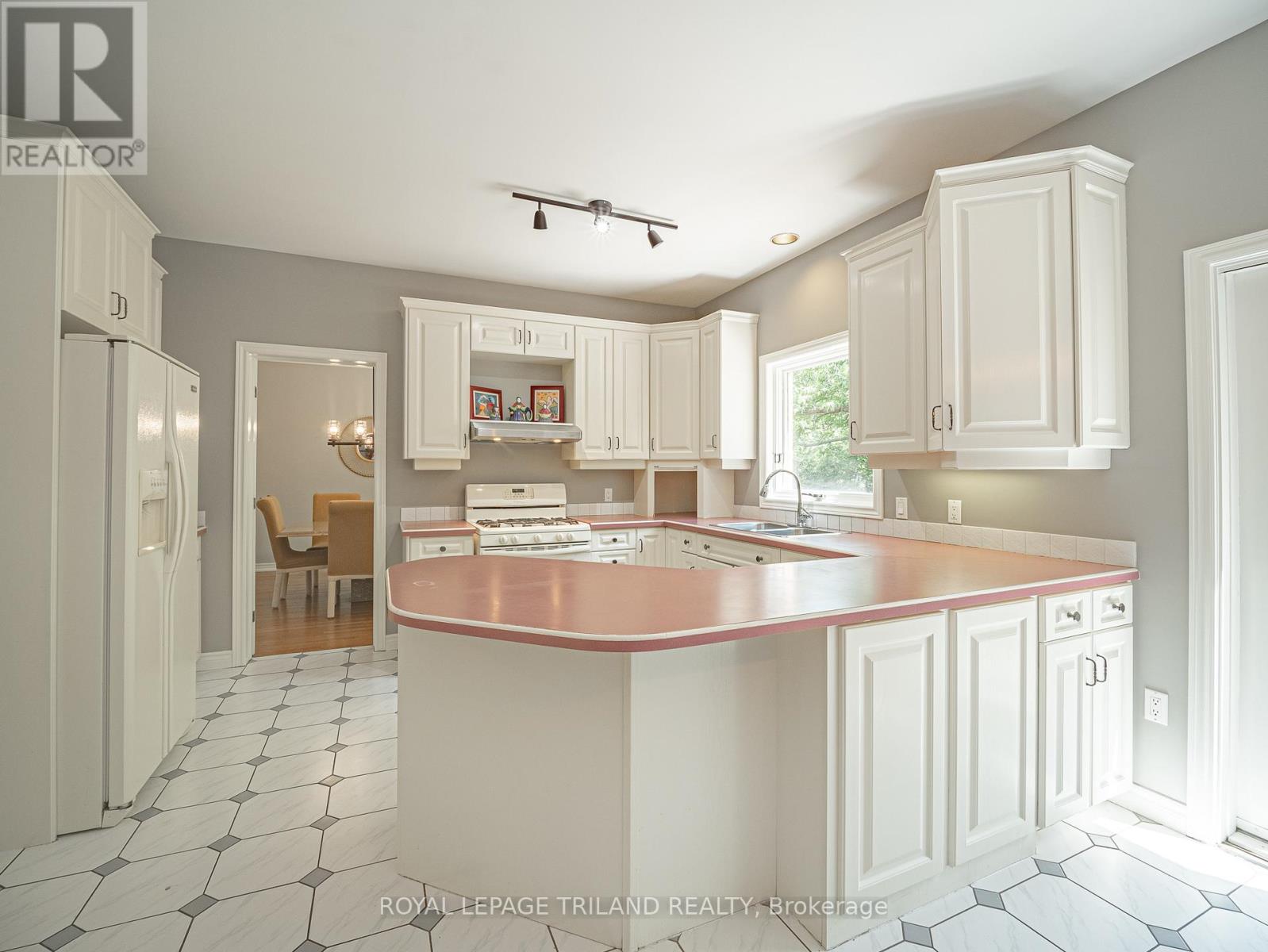 18 ANGUS COURT W - 20