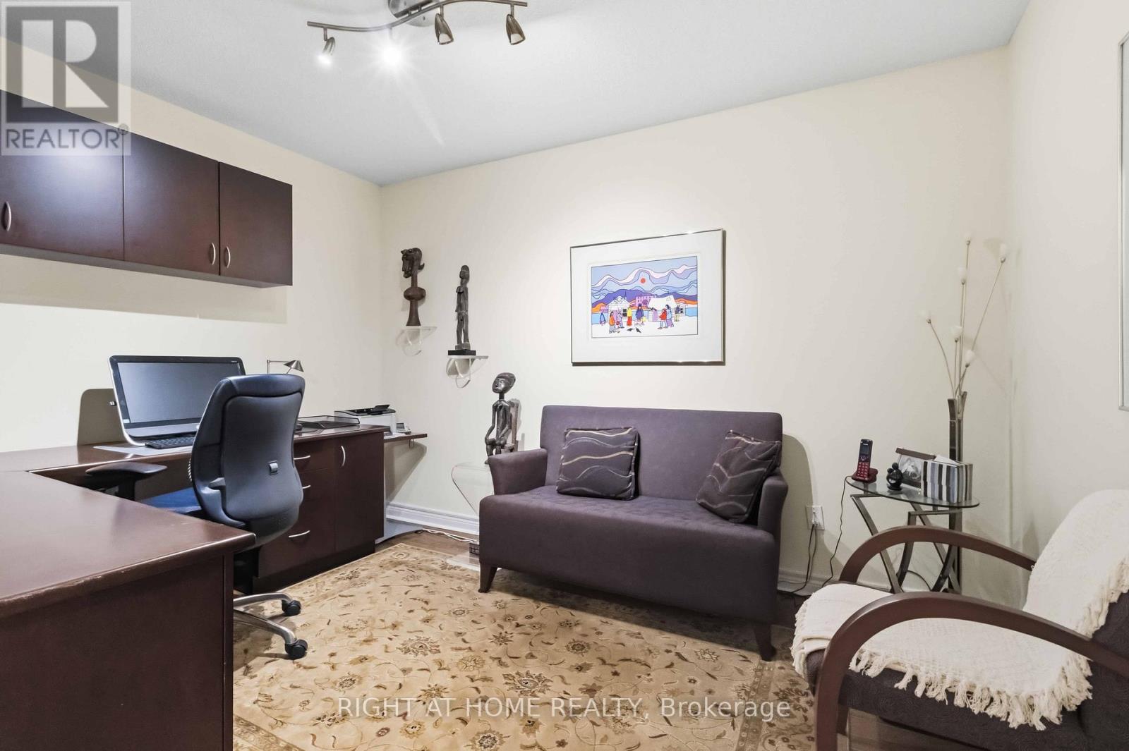 609 - 89 SKYMARK DRIVE
