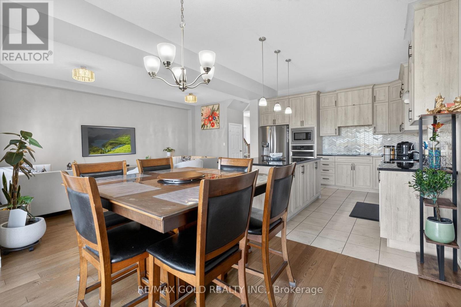 105 ARLINGTON PARKWAY N - 18
