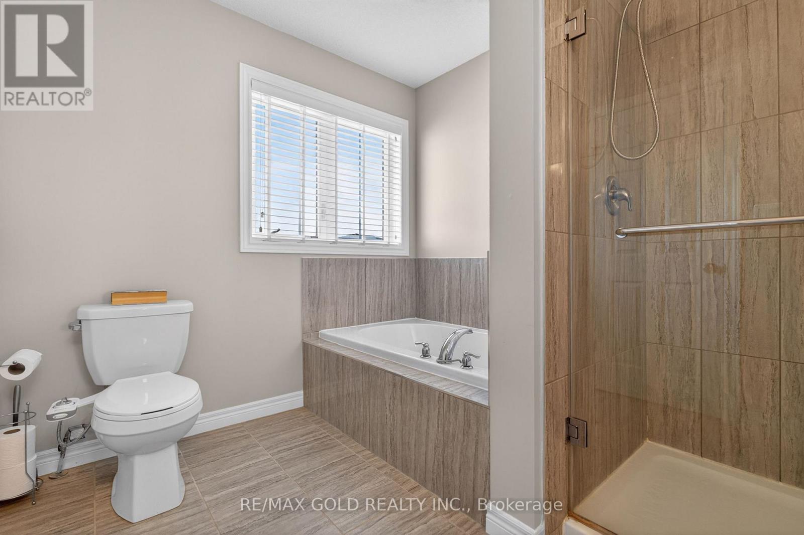 105 ARLINGTON PARKWAY N - 34