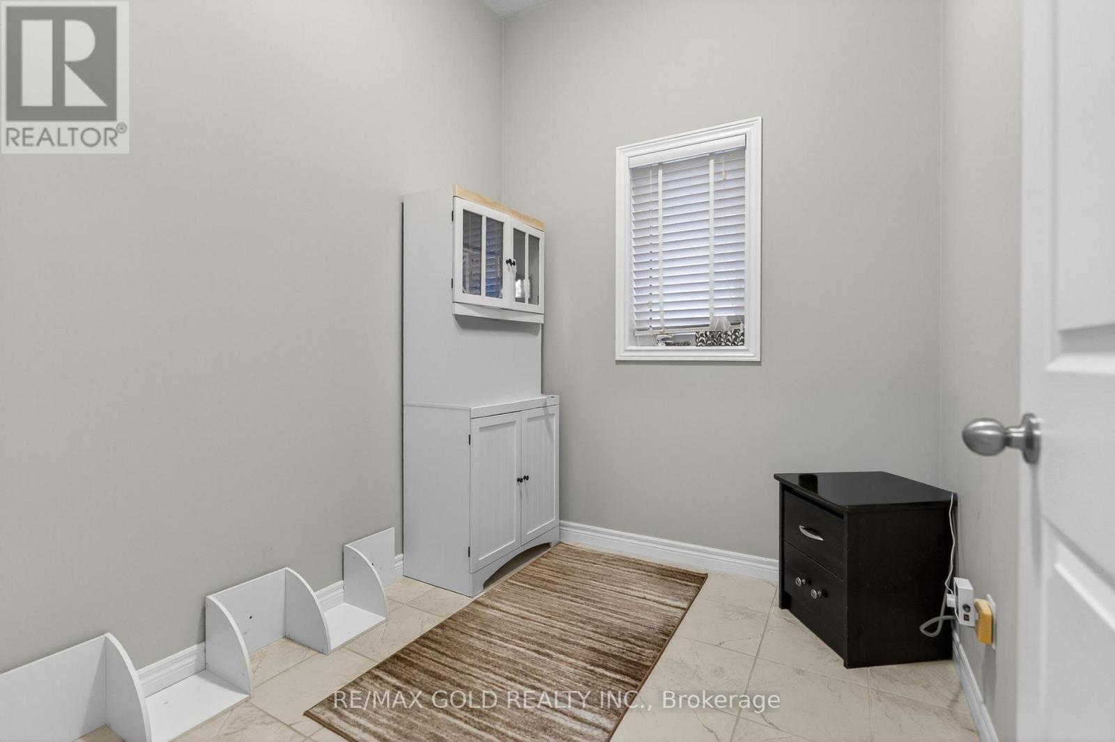 105 ARLINGTON PARKWAY N - 11