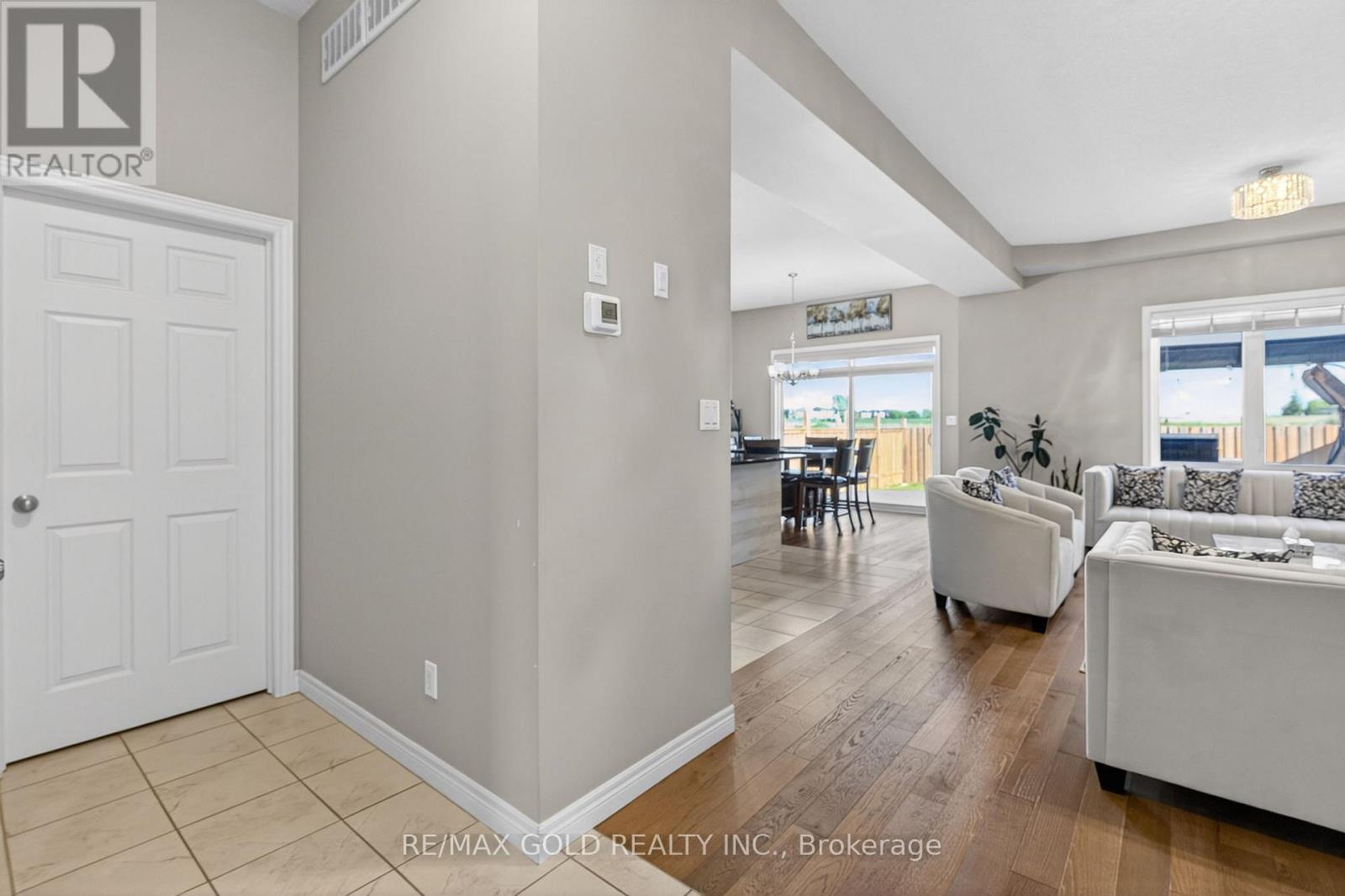 105 ARLINGTON PARKWAY N - 12