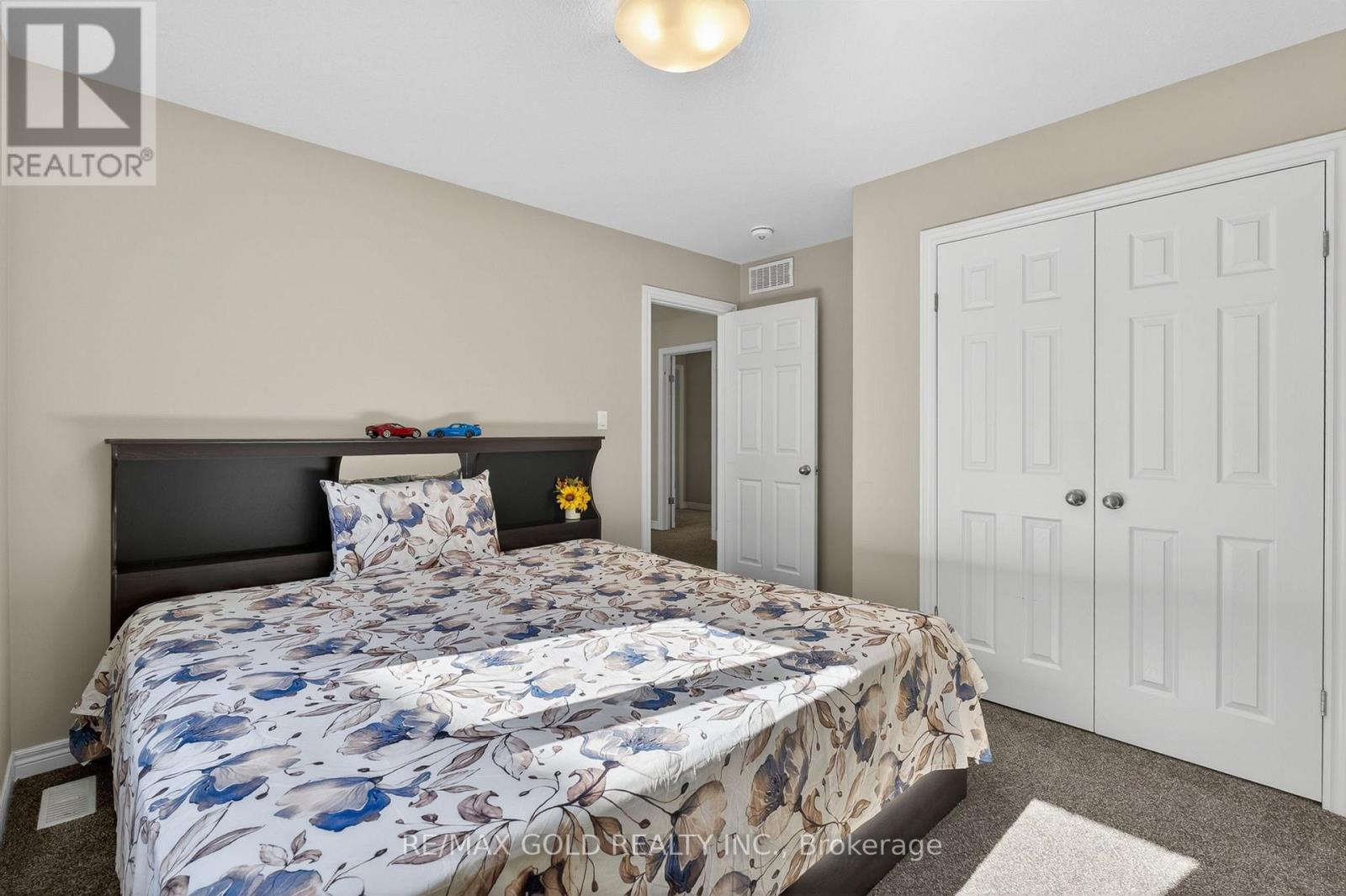 105 ARLINGTON PARKWAY N - 35