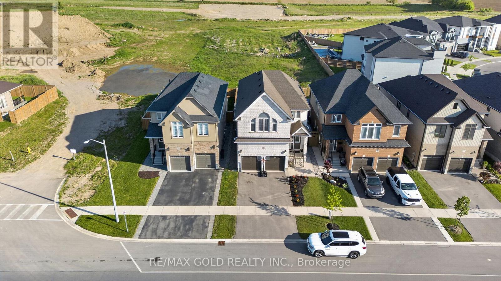 105 ARLINGTON PARKWAY N - 46