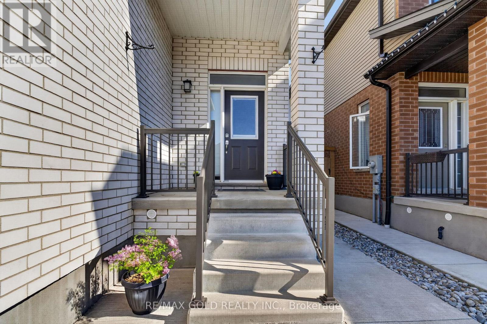 105 ARLINGTON PARKWAY N - 3