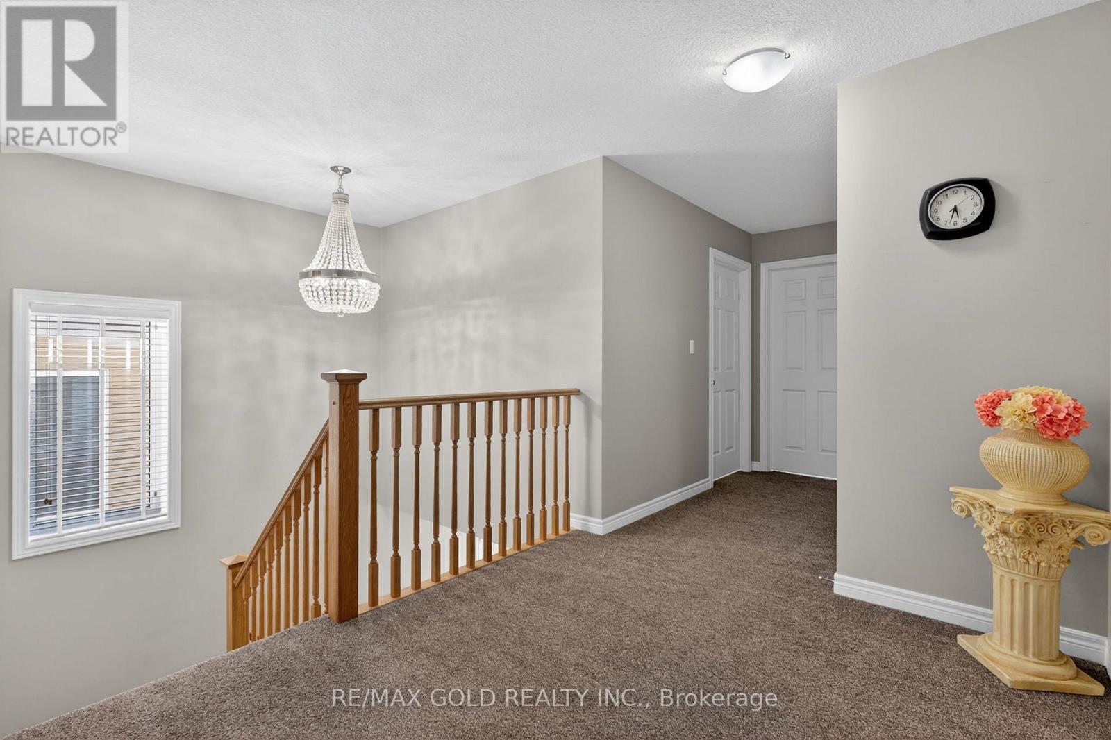 105 ARLINGTON PARKWAY N - 23
