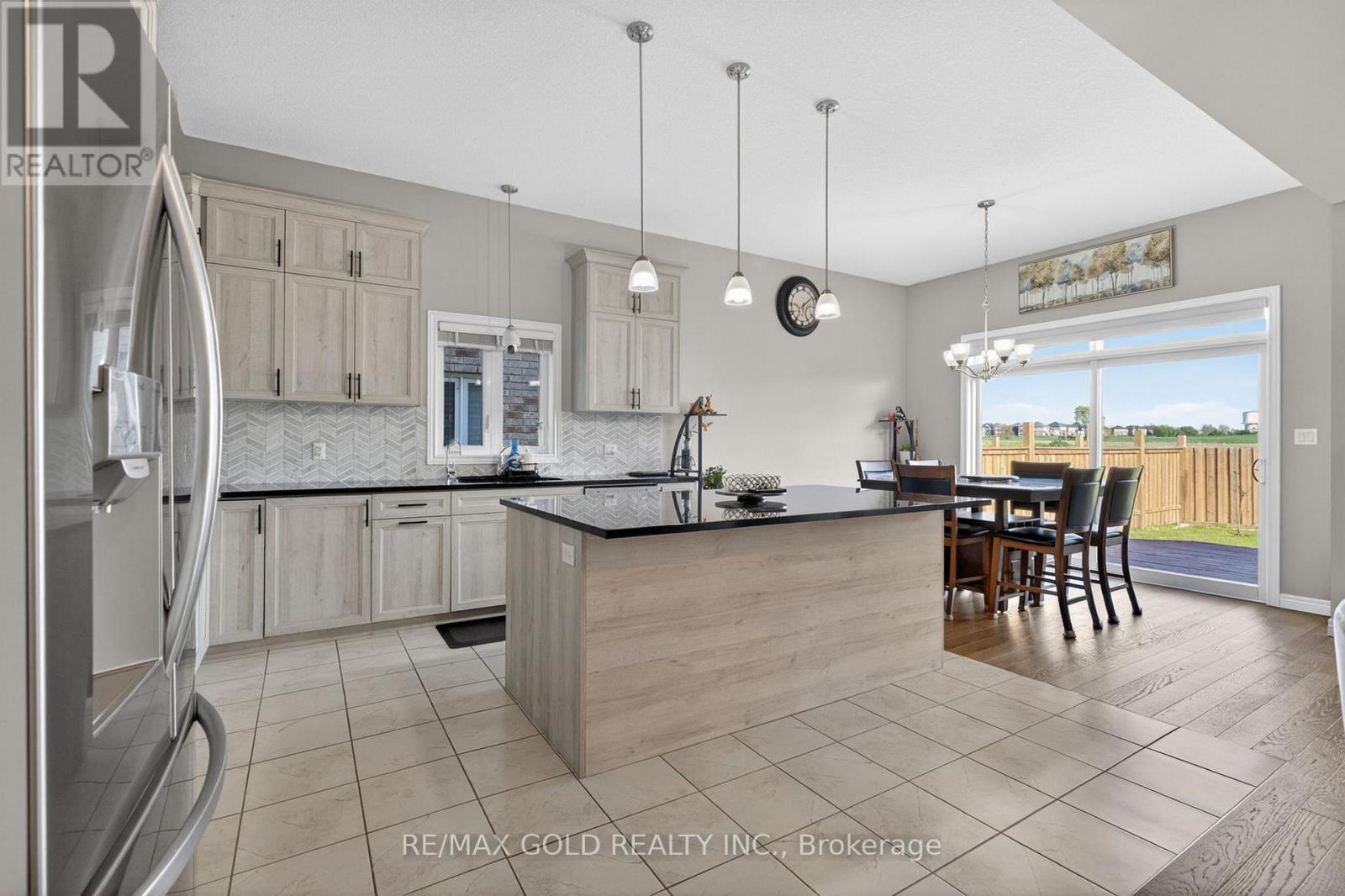105 ARLINGTON PARKWAY N - 16