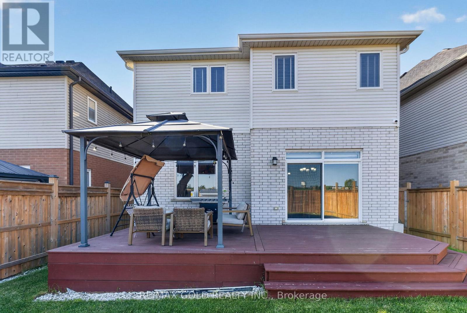 105 ARLINGTON PARKWAY N - 44