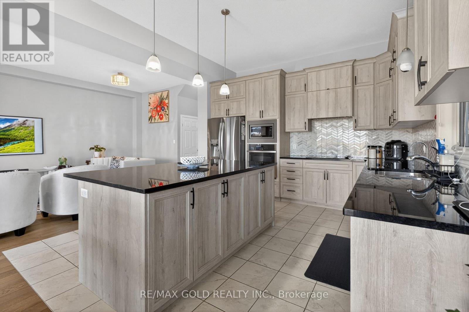 105 ARLINGTON PARKWAY N - 17