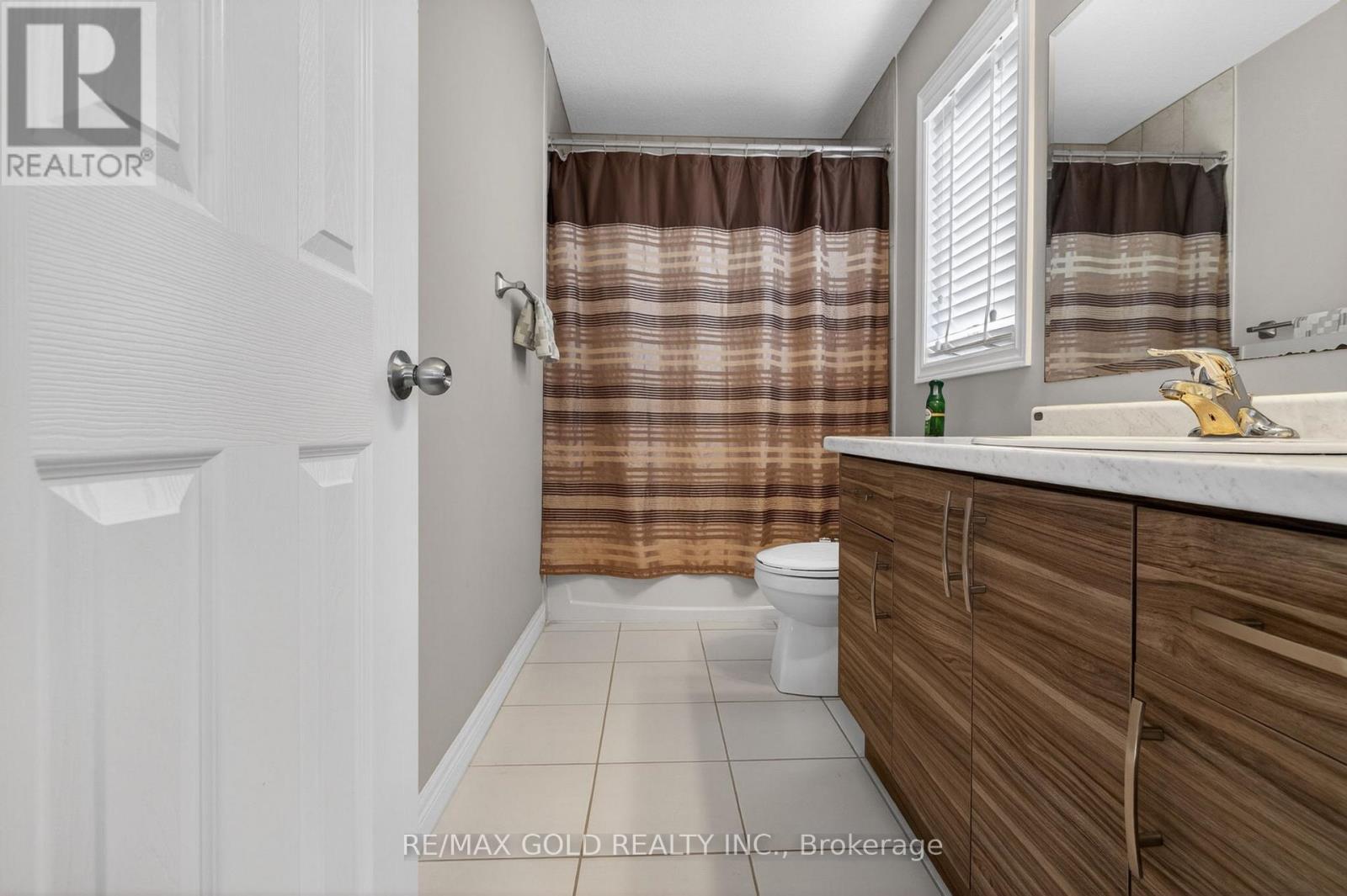 105 ARLINGTON PARKWAY N - 37