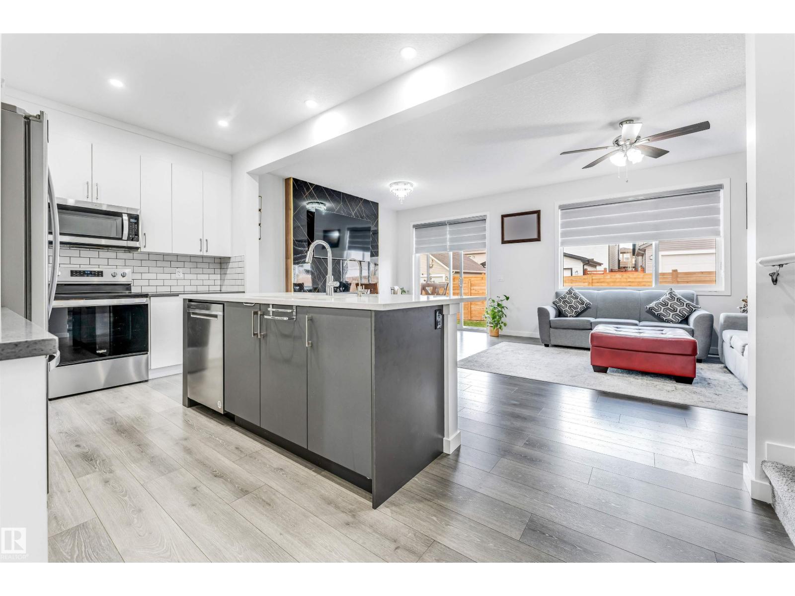 425 41 ST SW - 11