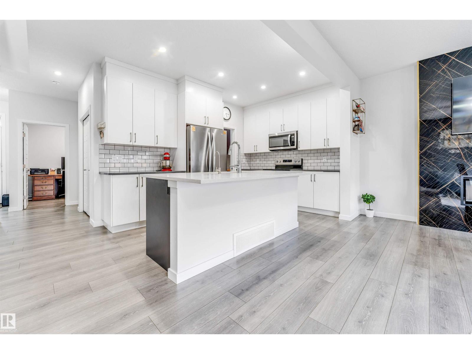 425 41 ST SW - 18