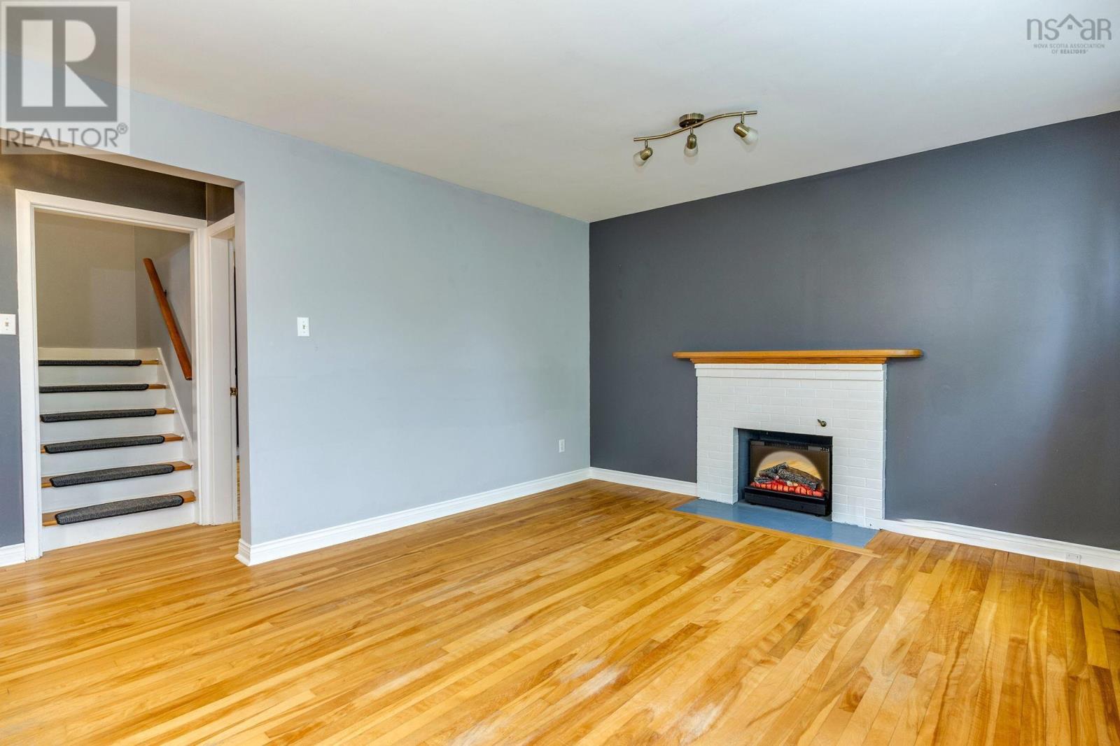 Property 36 of 47 of 32 Farquharson Street