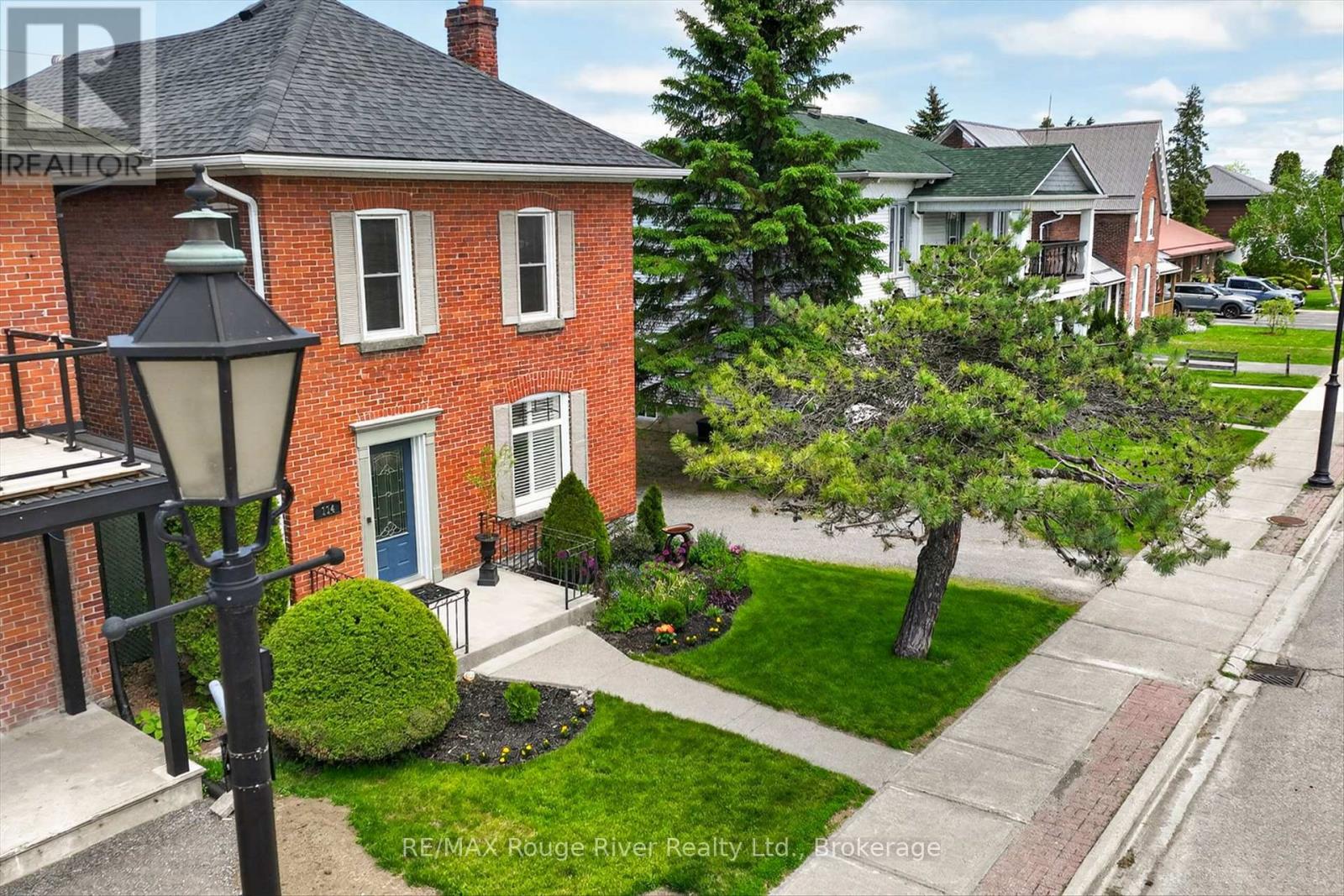 114 FRONT STREET N - 44