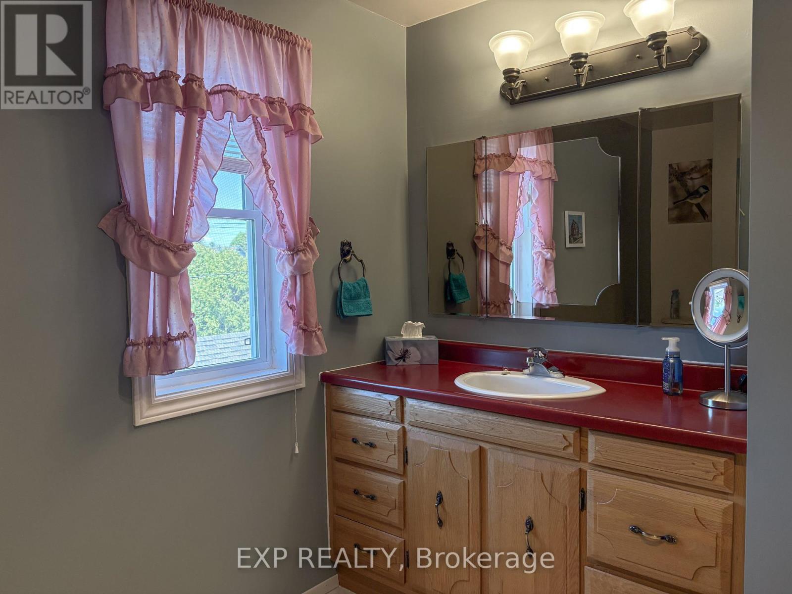 426 SIDNEY AVENUE - 16