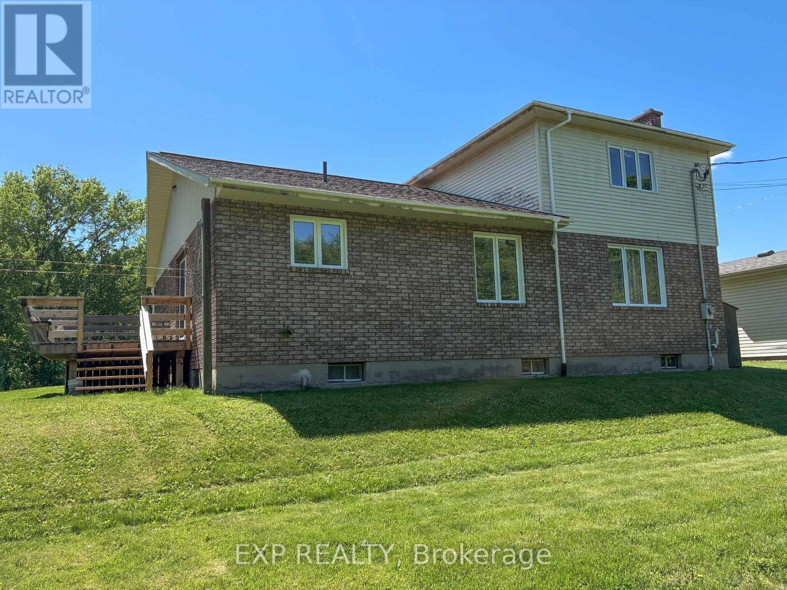 426 SIDNEY AVENUE - 24