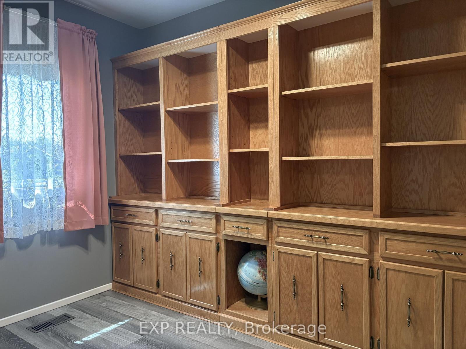 426 SIDNEY AVENUE - 5