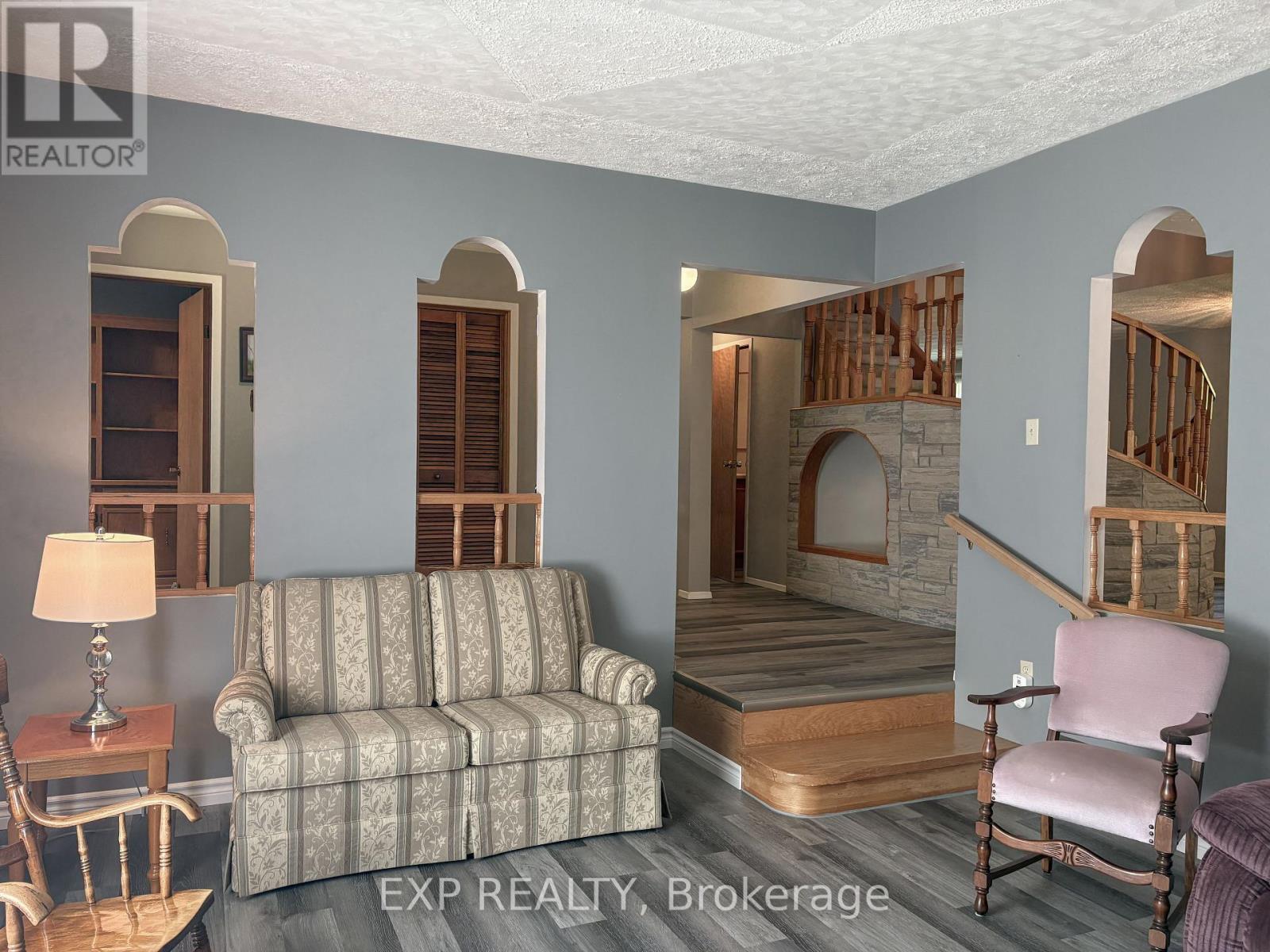 426 SIDNEY AVENUE - 7