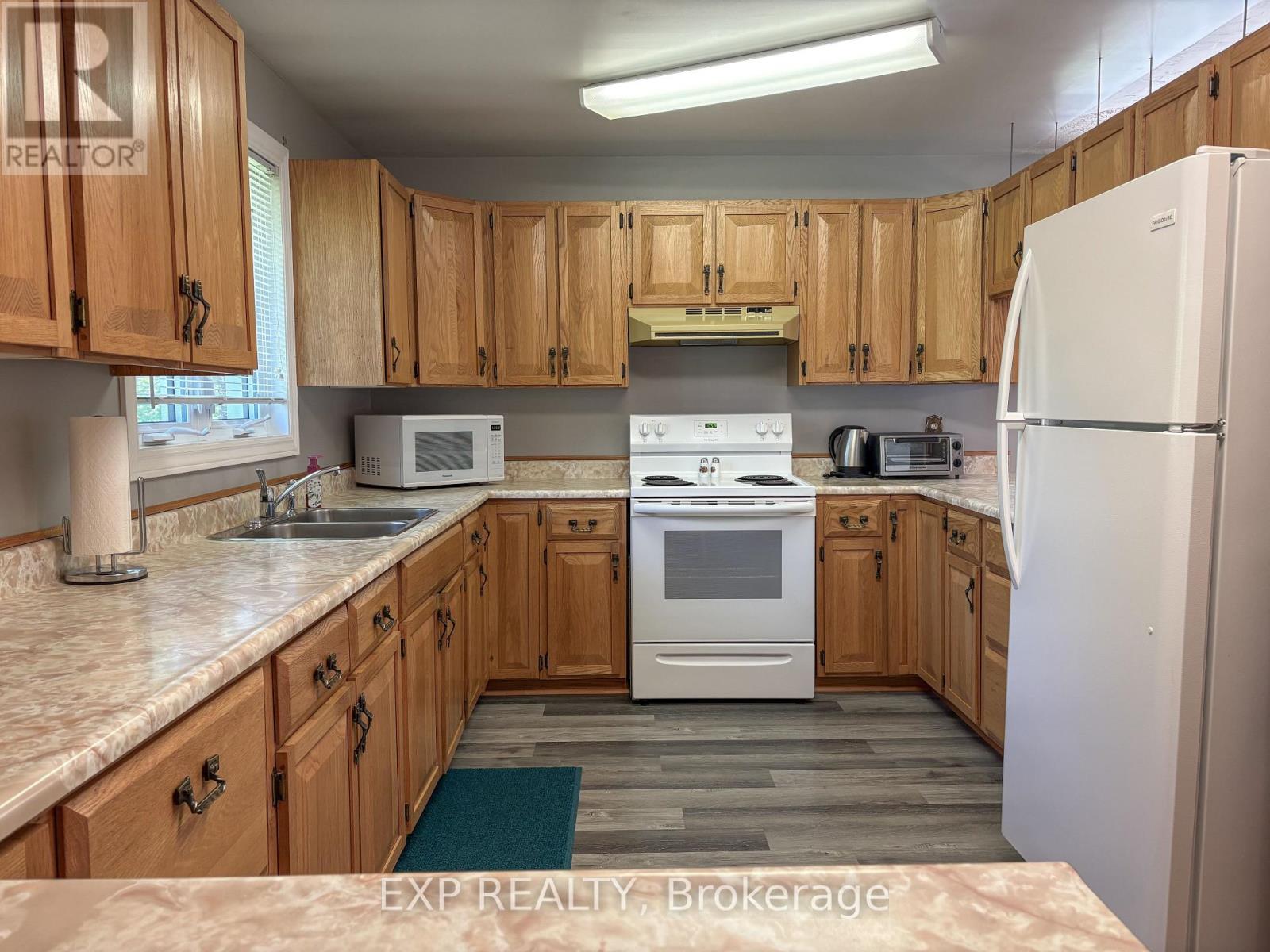426 SIDNEY AVENUE - 9