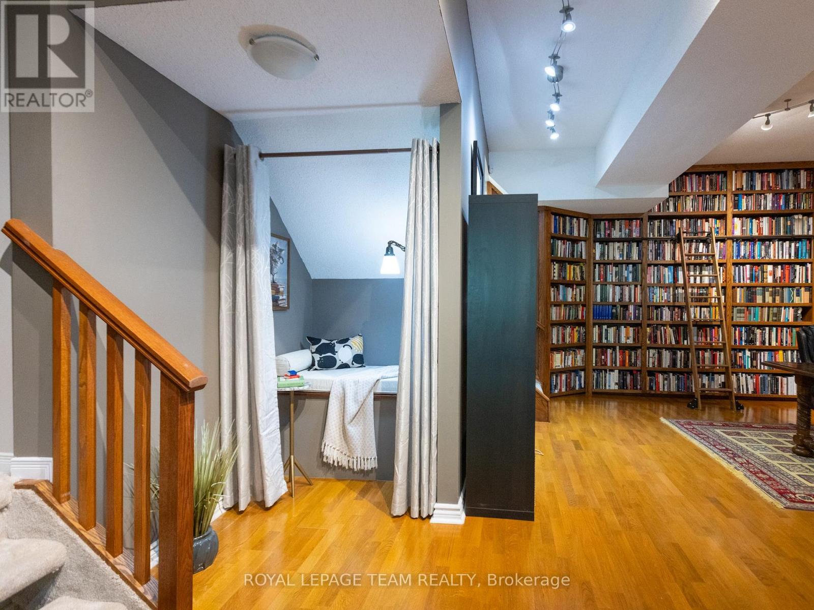 34 RIDEAUVIEW TERRACE - 37