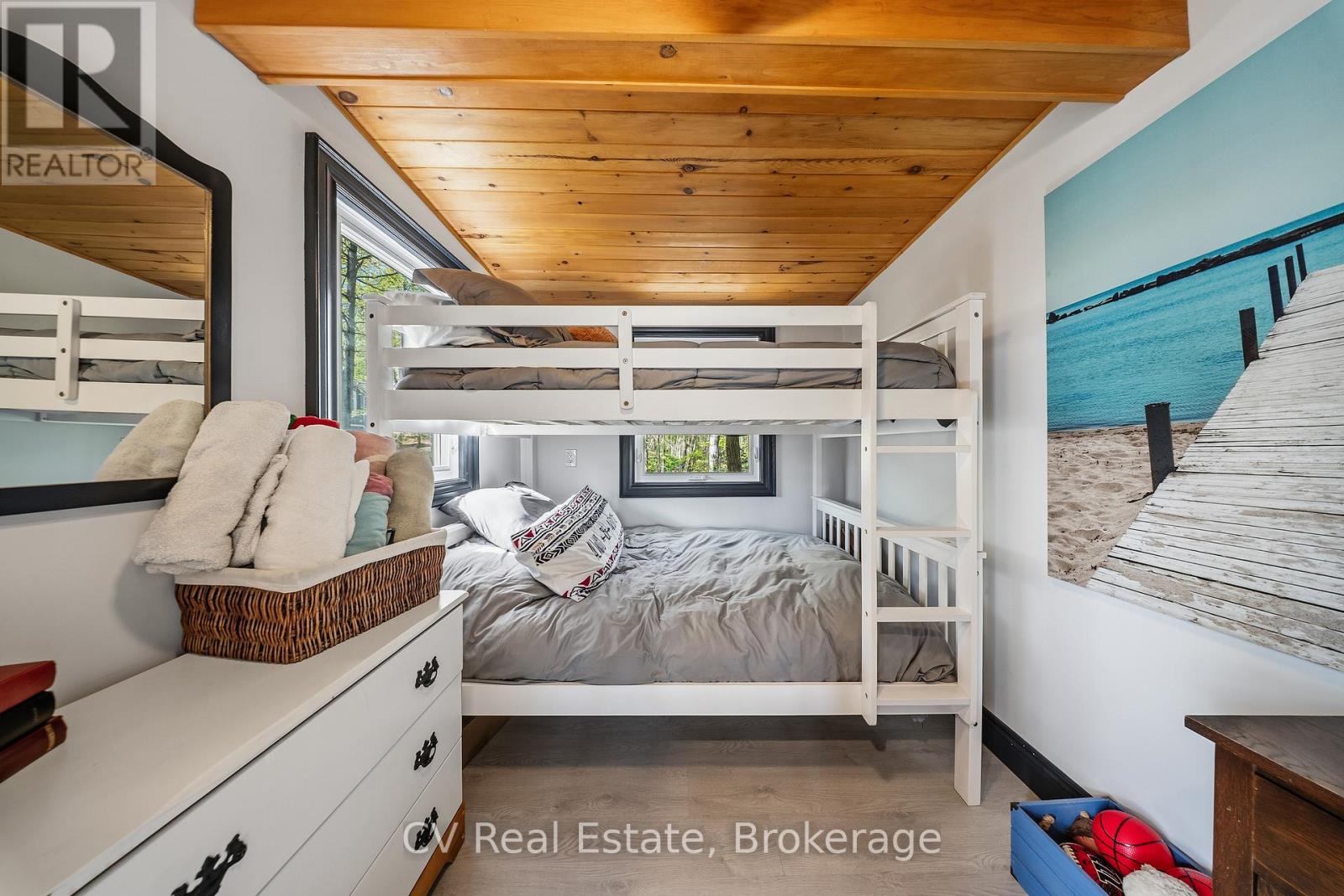 28 REDWING DRIVE - 24