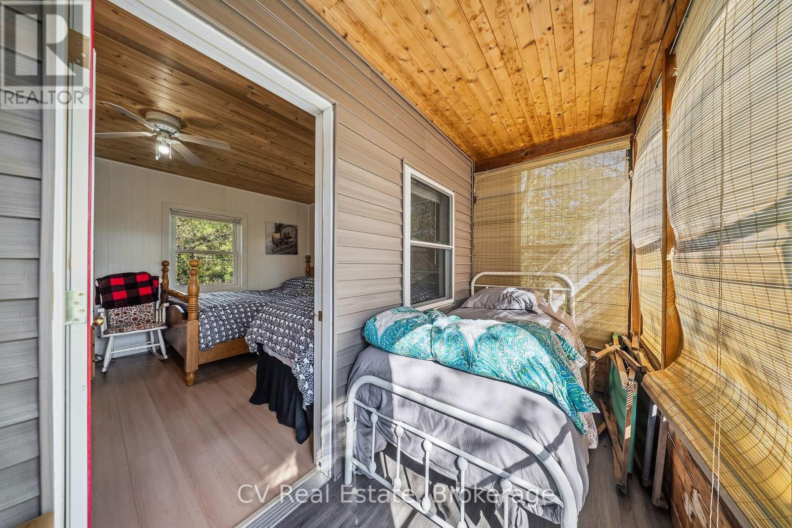 28 REDWING DRIVE - 44