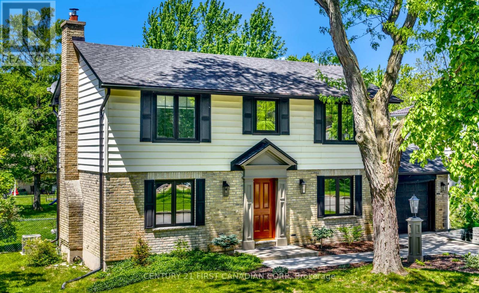 54 LLOYD MANOR CRESCENT - 1