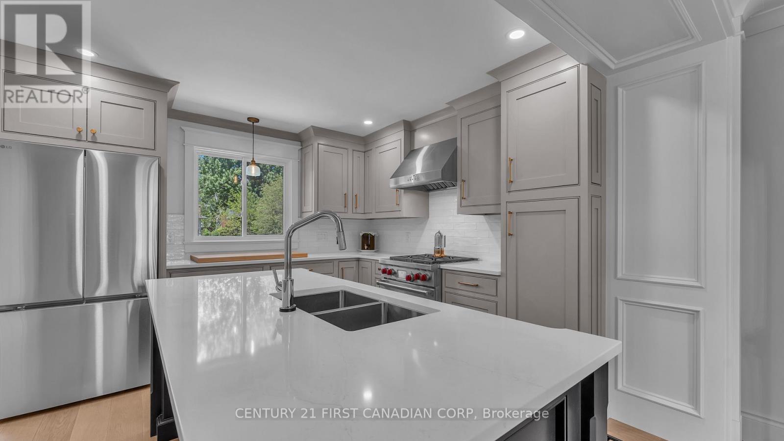 54 LLOYD MANOR CRESCENT - 12