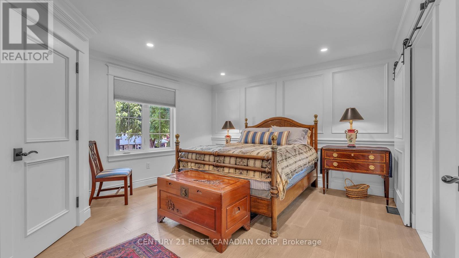 54 LLOYD MANOR CRESCENT - 16