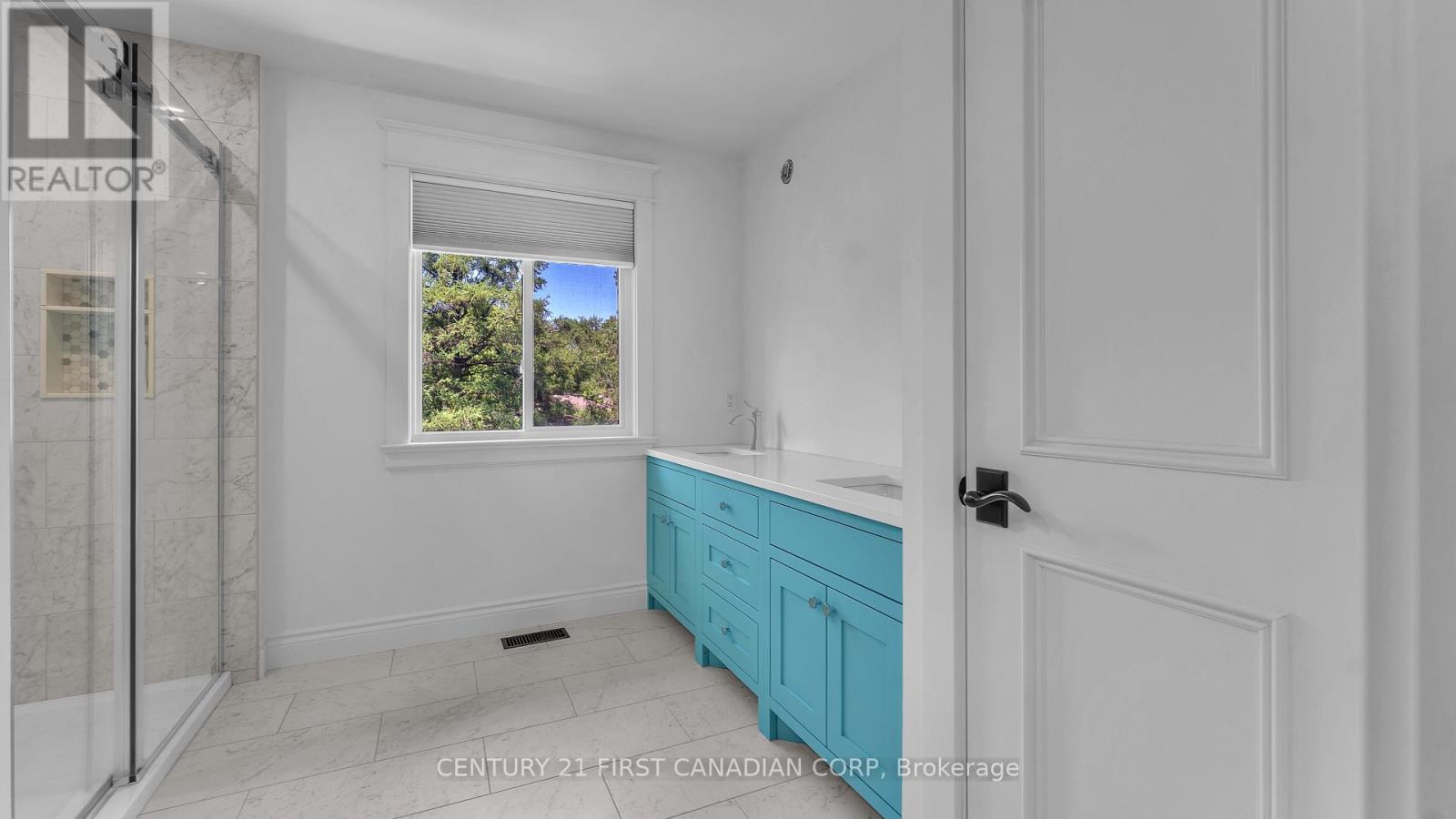 54 LLOYD MANOR CRESCENT - 17